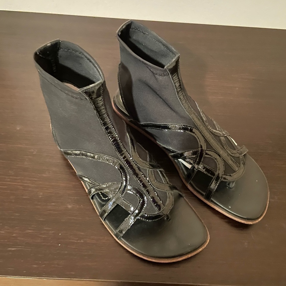 Elastic strappy thong bootie